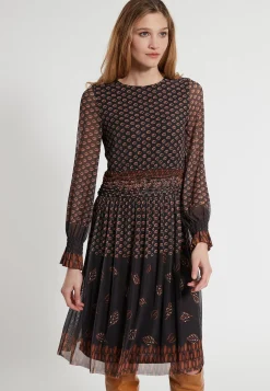 Outlet Ana Alcazar Bohokleid Epari