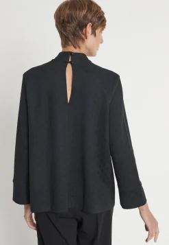 Hot Ana Alcazar Shirt Hemma